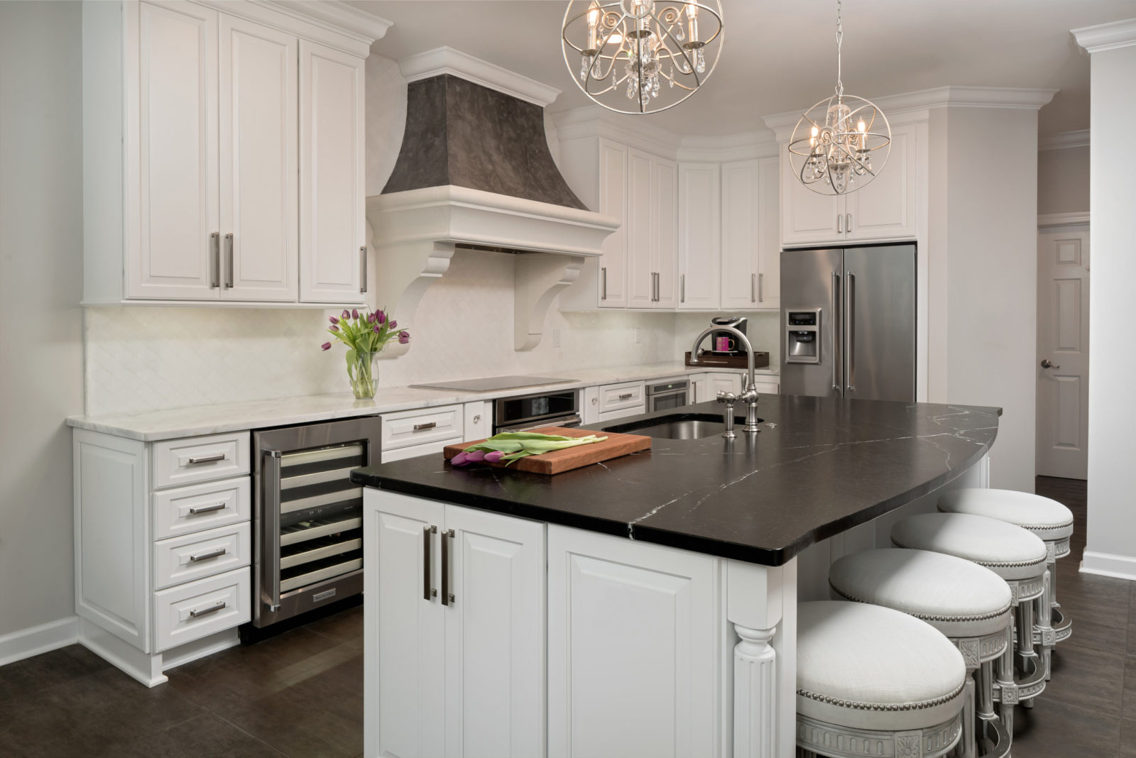 kitchen-remodel-black-and-white-design