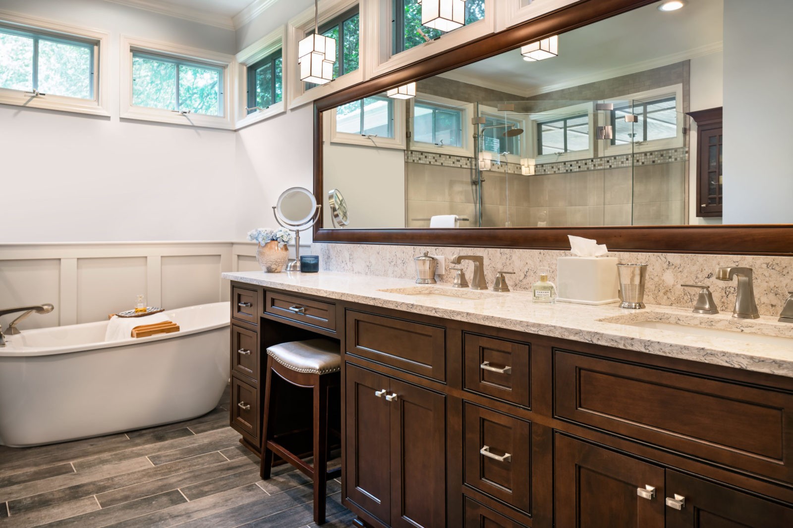 Creamy quartz countertops with a 6