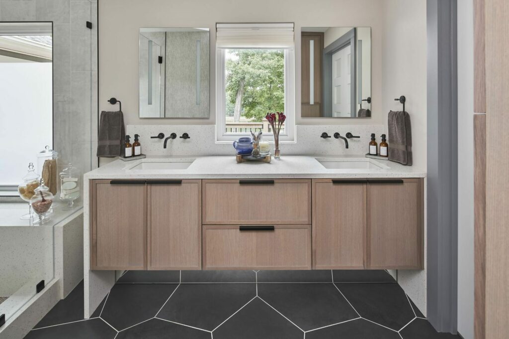 Let’s explore our ten favorite small bathroom design ideas.