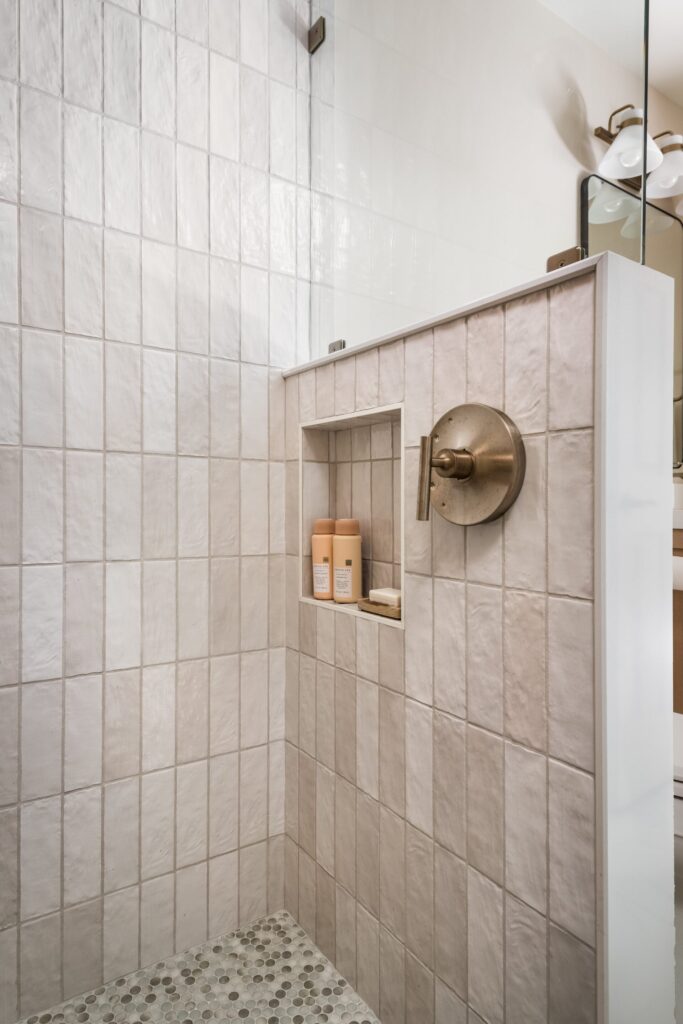 vertically stacked neutral tile