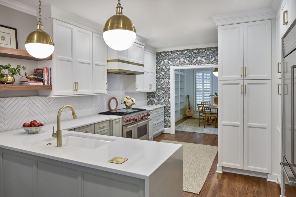 kitchen_peninsula_waterfall_countertop-1024x683