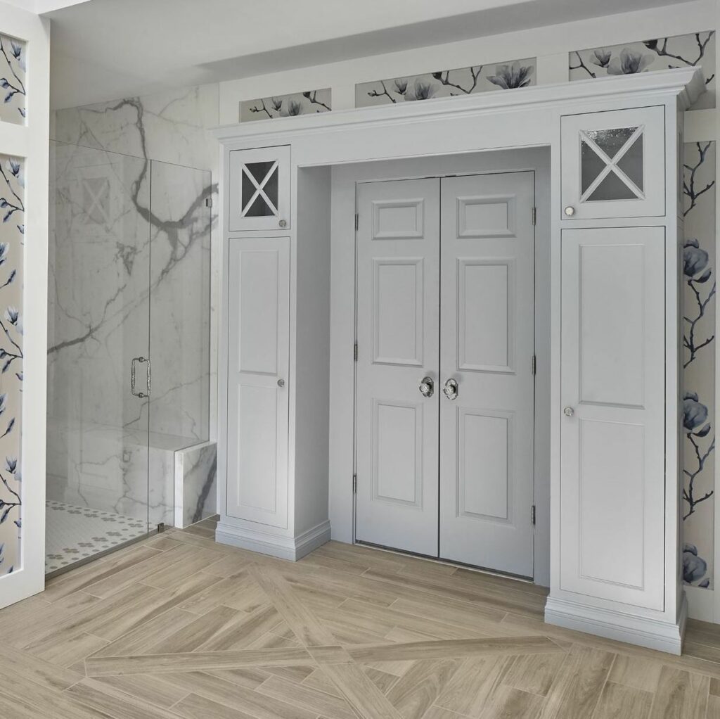 One of our favorite small bathroom design ideas is about finding clever ways to add storage space without taking up too much room.